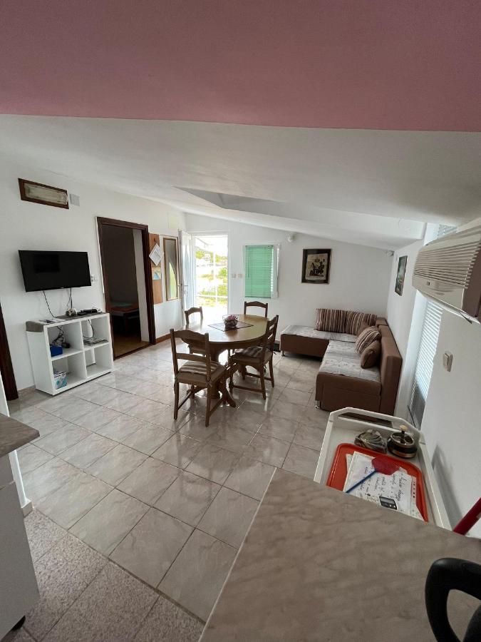 Apartments Tea Karlobag Eksteriør billede
